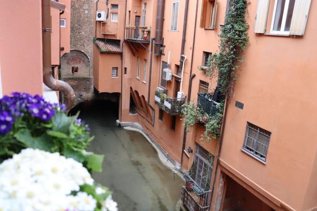 Little Apartment Over The Canal Bologna Esterno foto